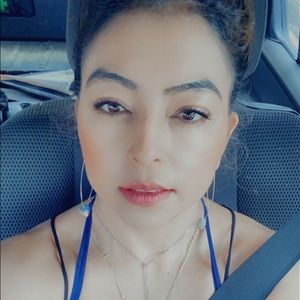 Meet your Posher, Maira